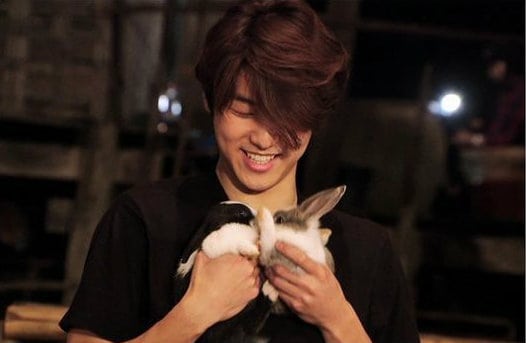 kang minhyuk brave family 5 Korean Male Celebrities Competing In Cuteness With Adorable Pets