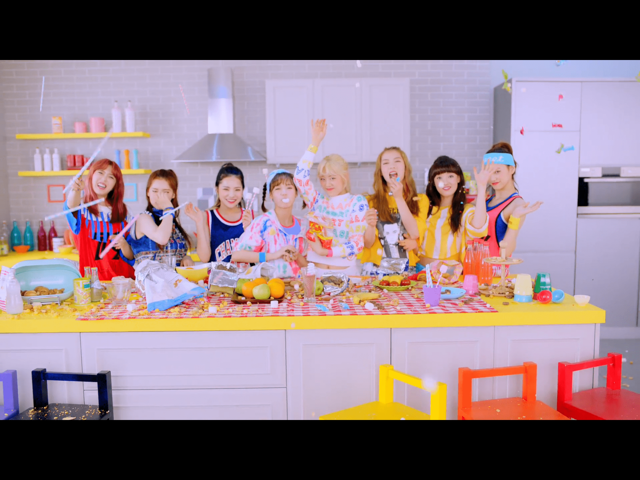 Weki Meki Debut 2017 I Don't Like Your Girlfriend MV Kitchen Scene photo Weki Meki Debut 2017